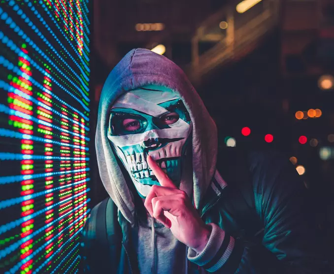 V&yacute;let do podsvět&iacute; internetu. &Uacute;toky lze koupit, ale nen&iacute; to snadn&eacute;