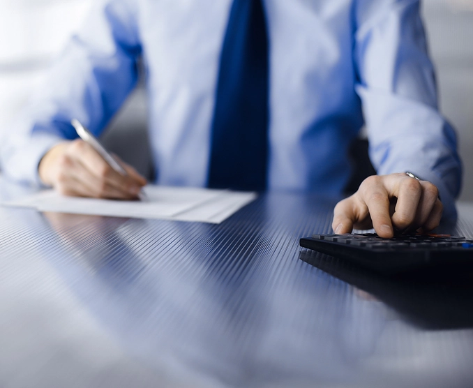 Podvody s fakturami stojí firmy miliony. Jak nenaletět?