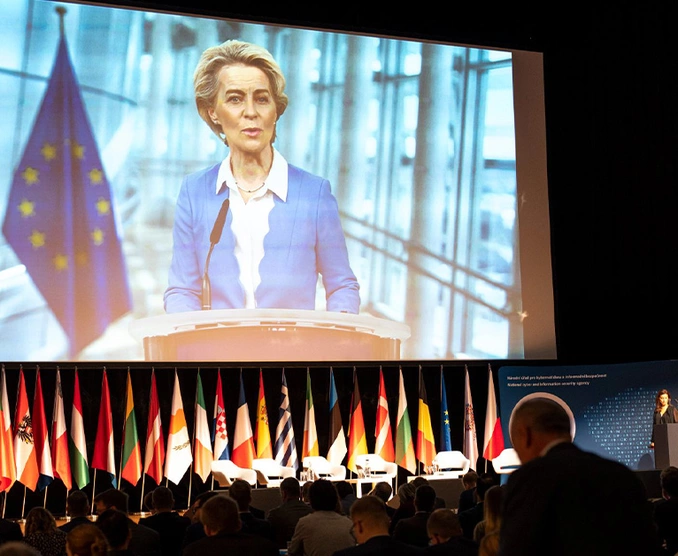 Pos&iacute;lit na&scaron;i digit&aacute;ln&iacute; p&aacute;teř. Světov&iacute; odborn&iacute;ci na kybernetickou bezpečnost diskutovali v Praze&nbsp;