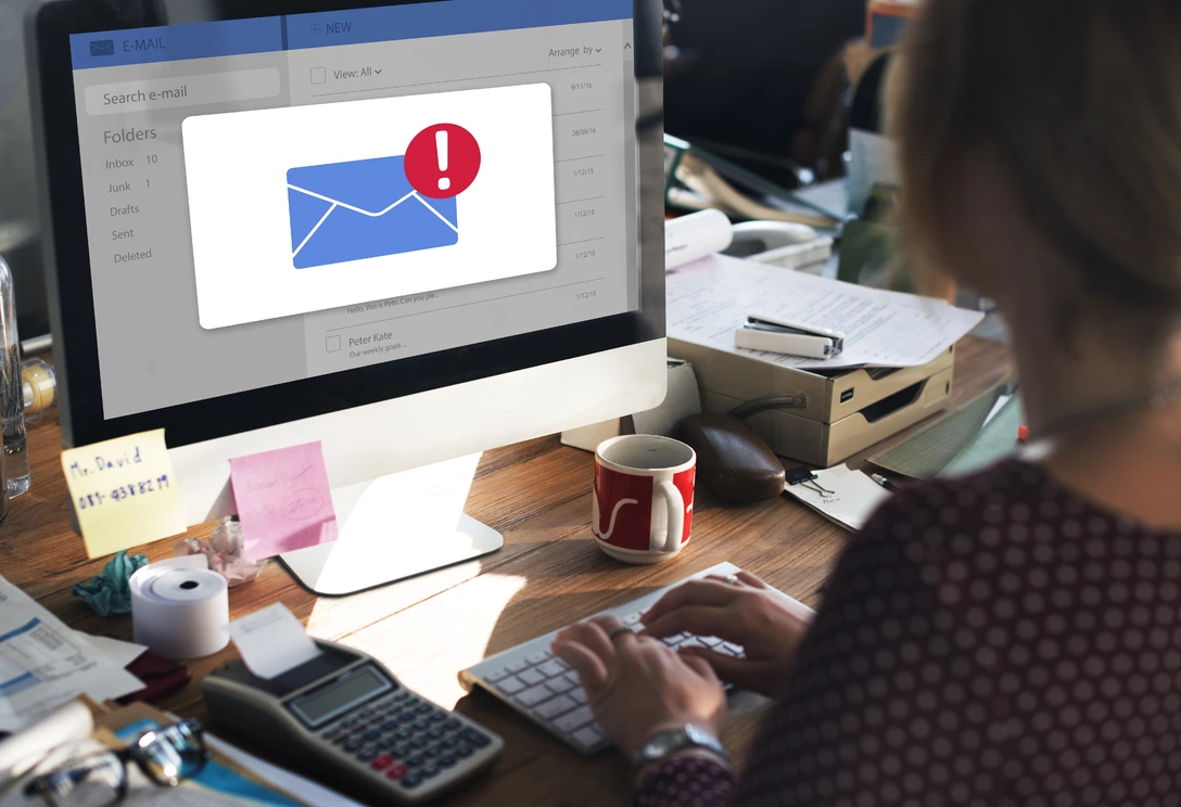 Jak nastavit e-mail, aby se nestal branou do vaší firmy?