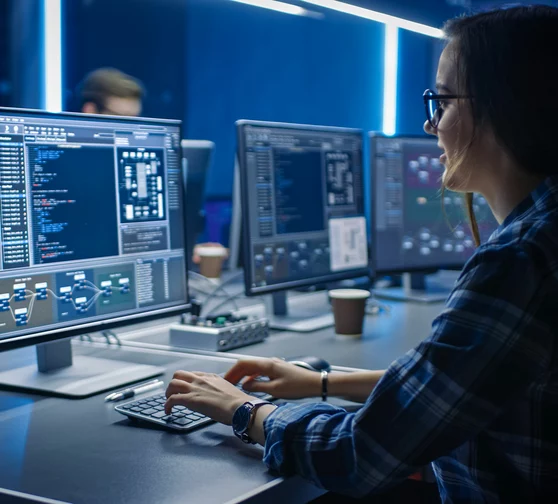 Průzkum: 63 % va&scaron;ich zaměstnanců se na s&iacute;ti chov&aacute; nezodpovědně. Proč jsou mlad&iacute; nejhor&scaron;&iacute;?