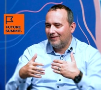 Future Summit 2023: Prevence kybernetických útoků stojí firmy méně než jejich hašení, říká ředitel bezpečnosti O2 Radek Šichtanc