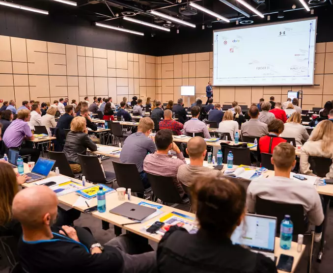 Konference Digitech 2022: Na retail m&iacute;ř&iacute; čtvrtina kyber&uacute;toků, n&iacute;zk&aacute; ochrana může položit i zdrav&eacute; firmy